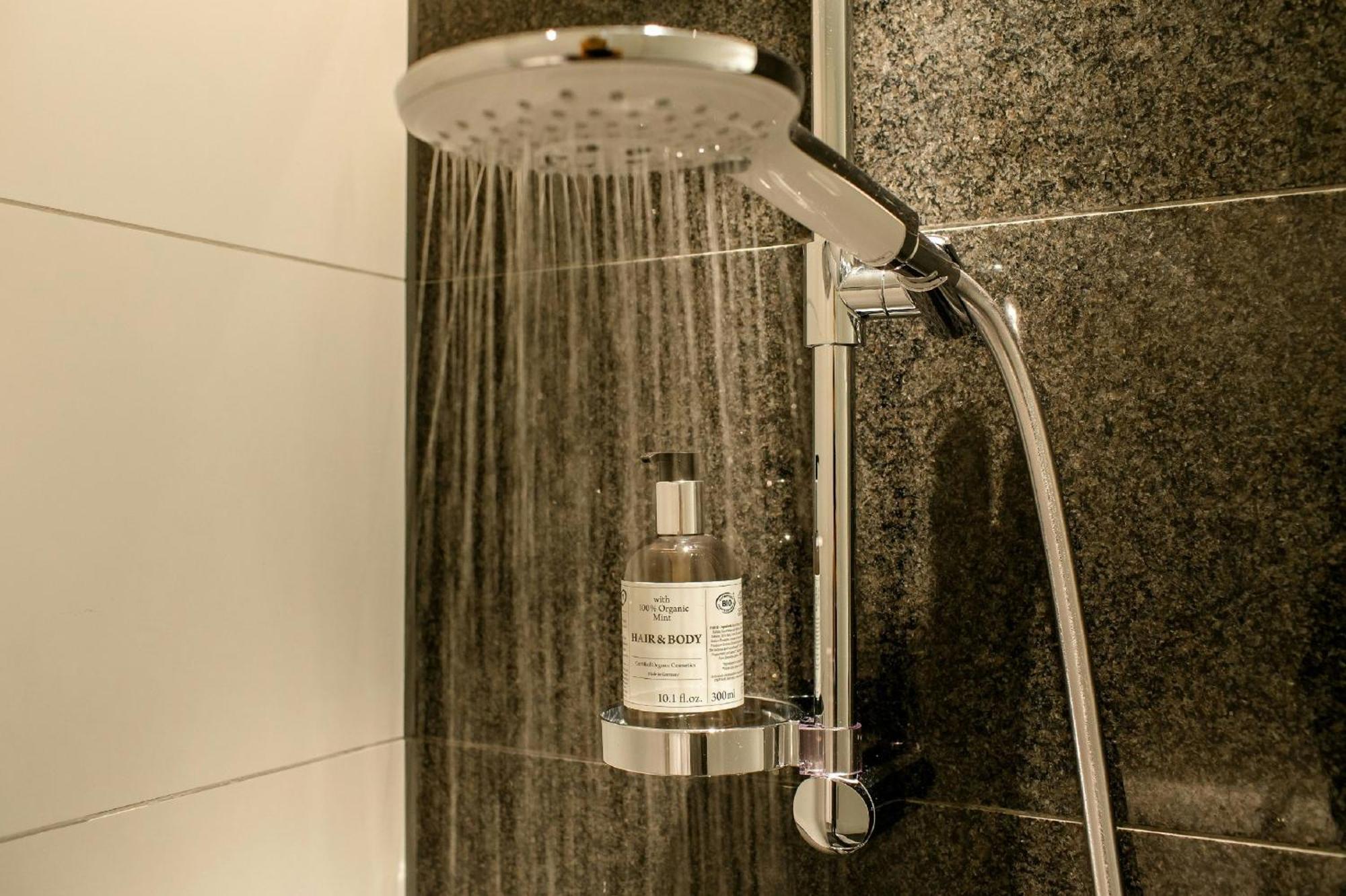 Hotel One Hauptbahnhof 3*
